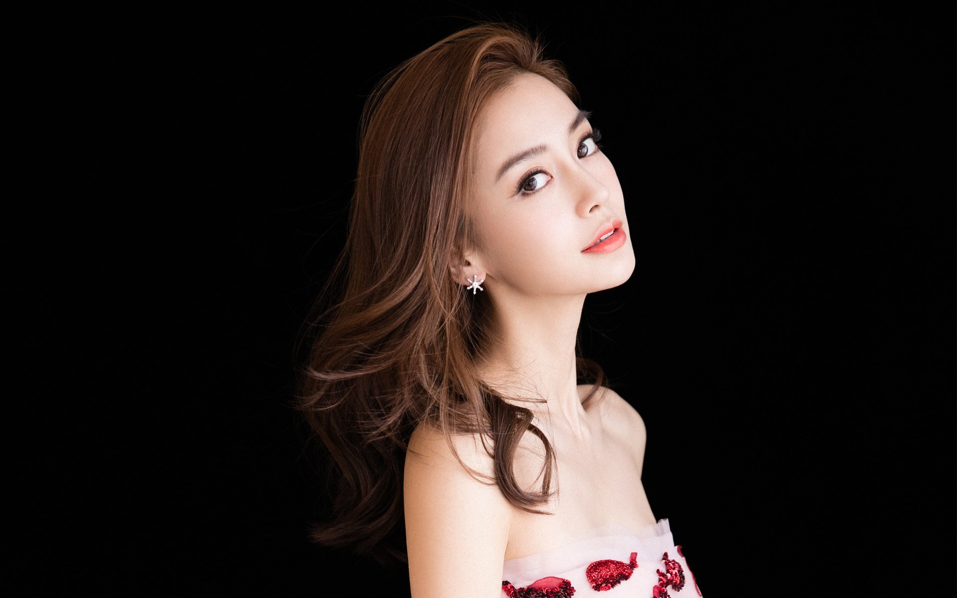 中国女篮领袖发挥稳定 年轻球员快速成长，中国女篮领军人物