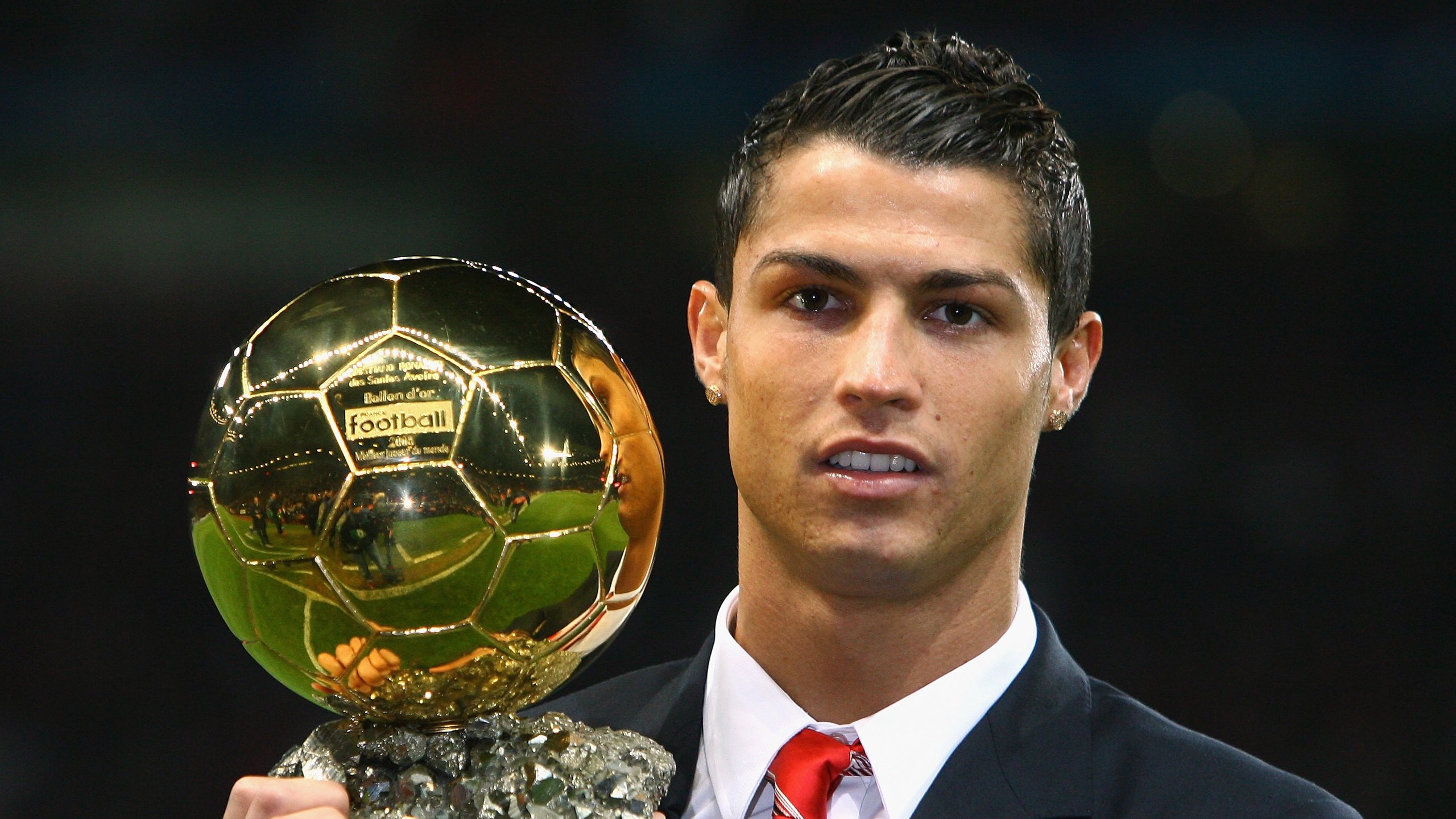 纽卡斯尔联球迷狂欢，团队士气高涨，纽卡斯尔联足球队